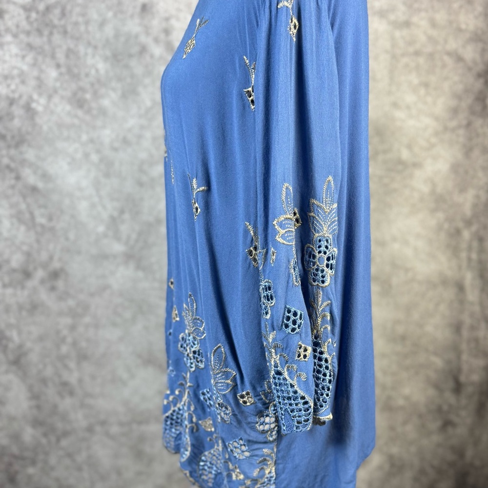 LIV Los Angeles Blue Embroidered Tunic Top M Boho Coastal Crochet Lace Rayon - Picture 8 of 10